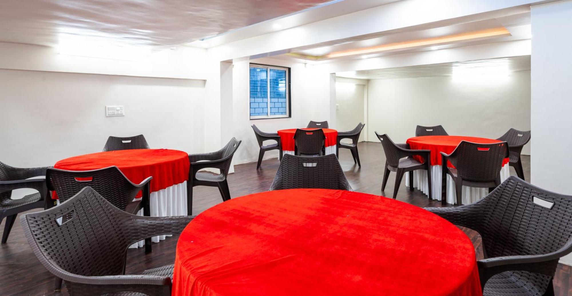 Treebo Trend The White Castle Hotel Pune Esterno foto