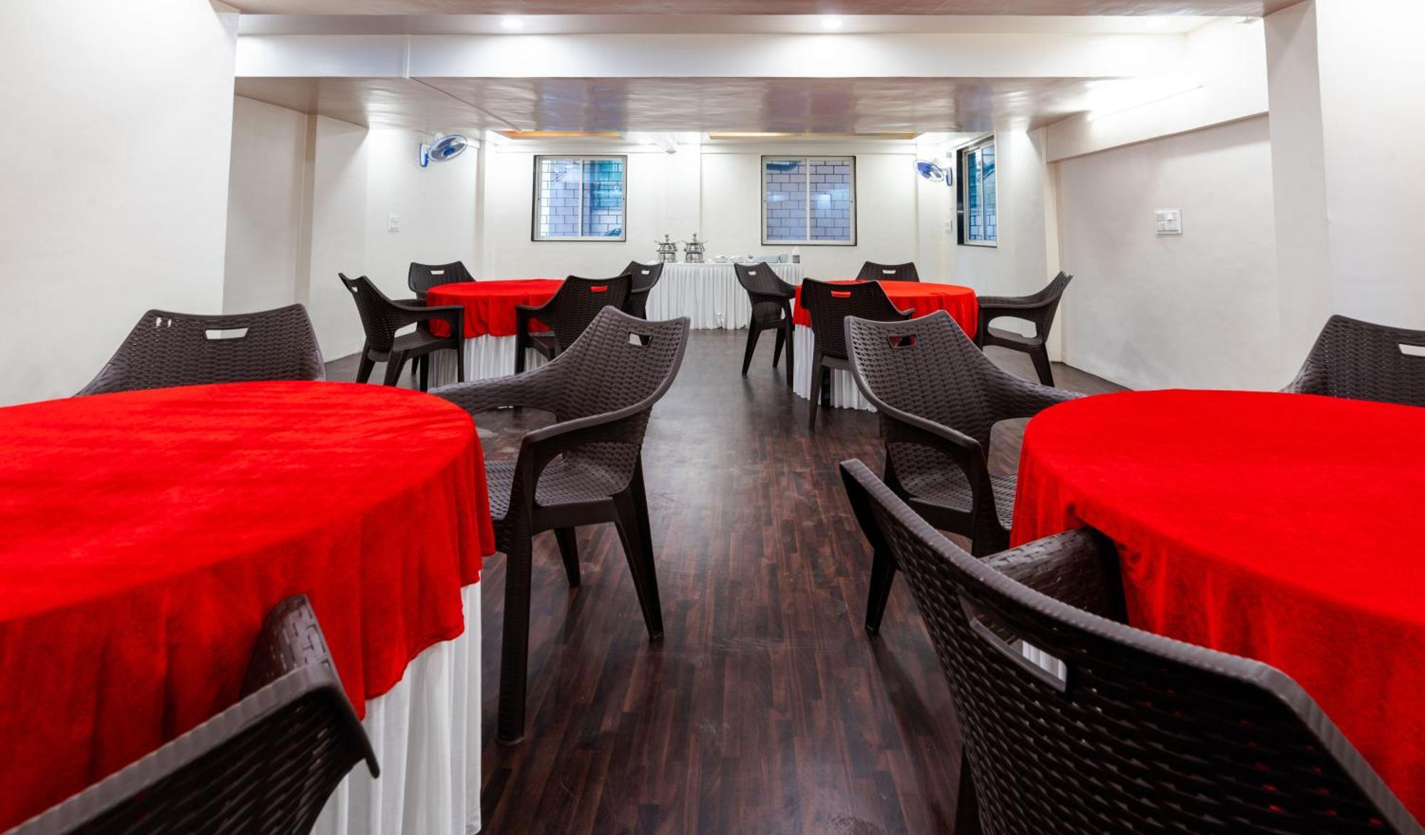 Treebo Trend The White Castle Hotel Pune Esterno foto