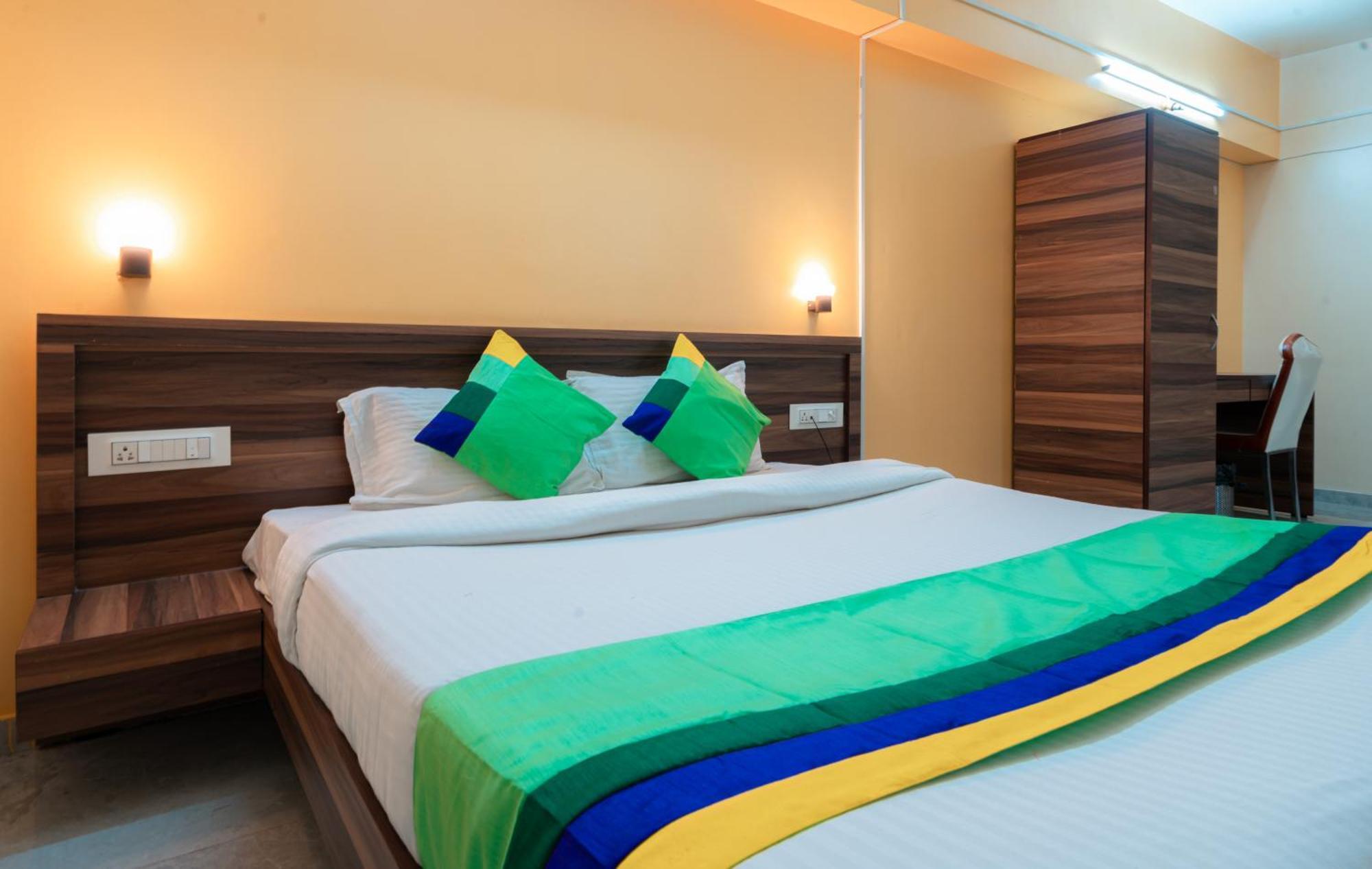 Treebo Trend The White Castle Hotel Pune Esterno foto