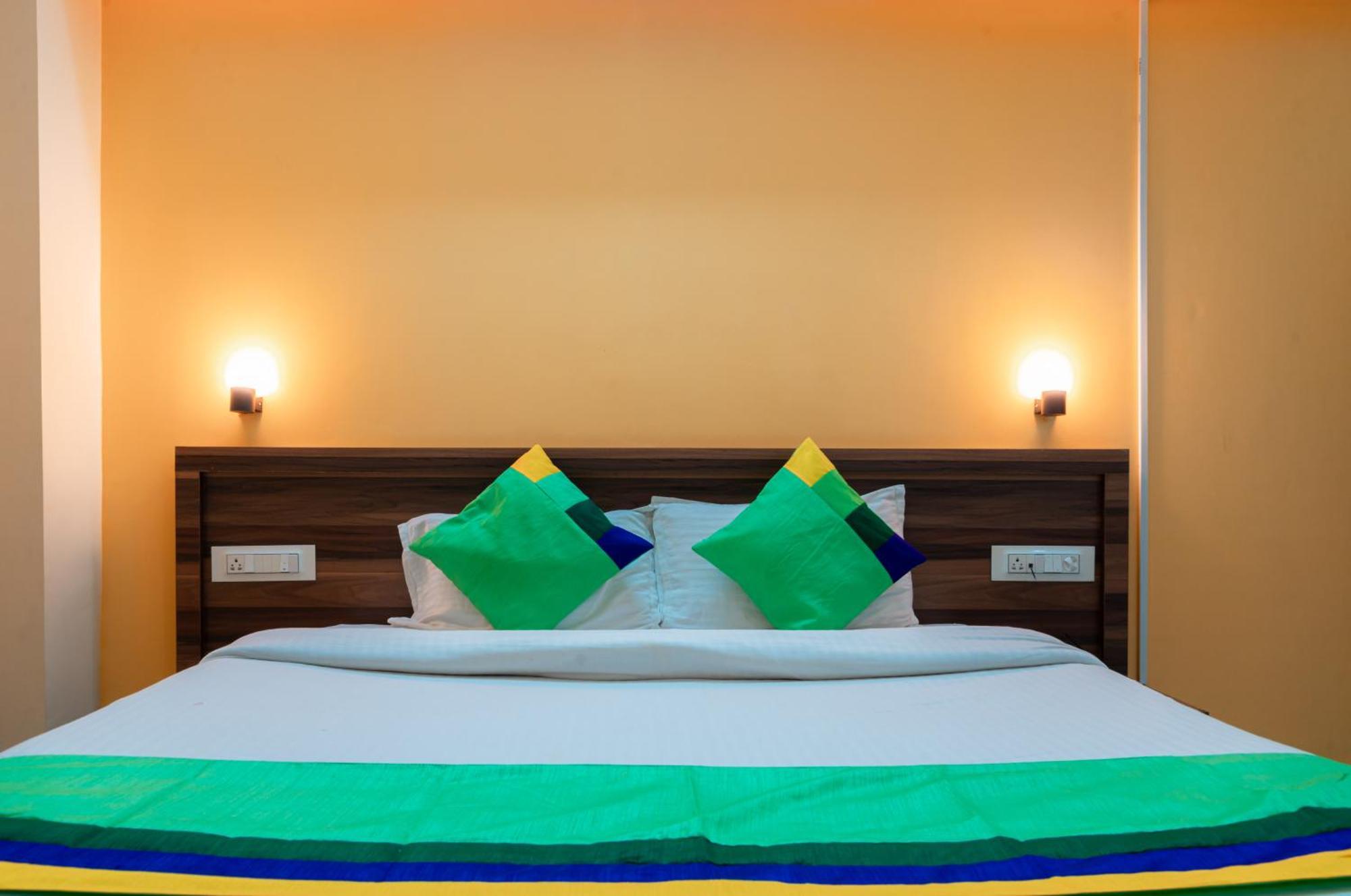 Treebo Trend The White Castle Hotel Pune Esterno foto