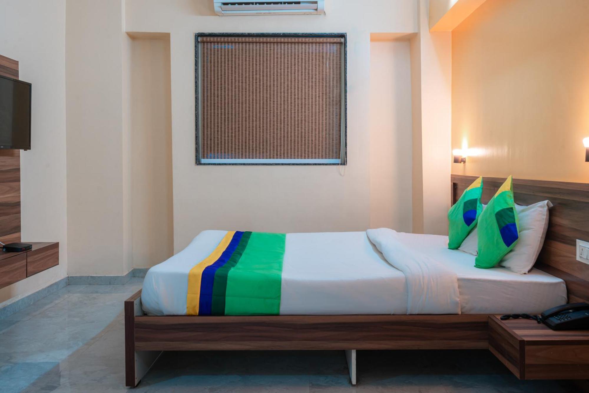 Treebo Trend The White Castle Hotel Pune Esterno foto