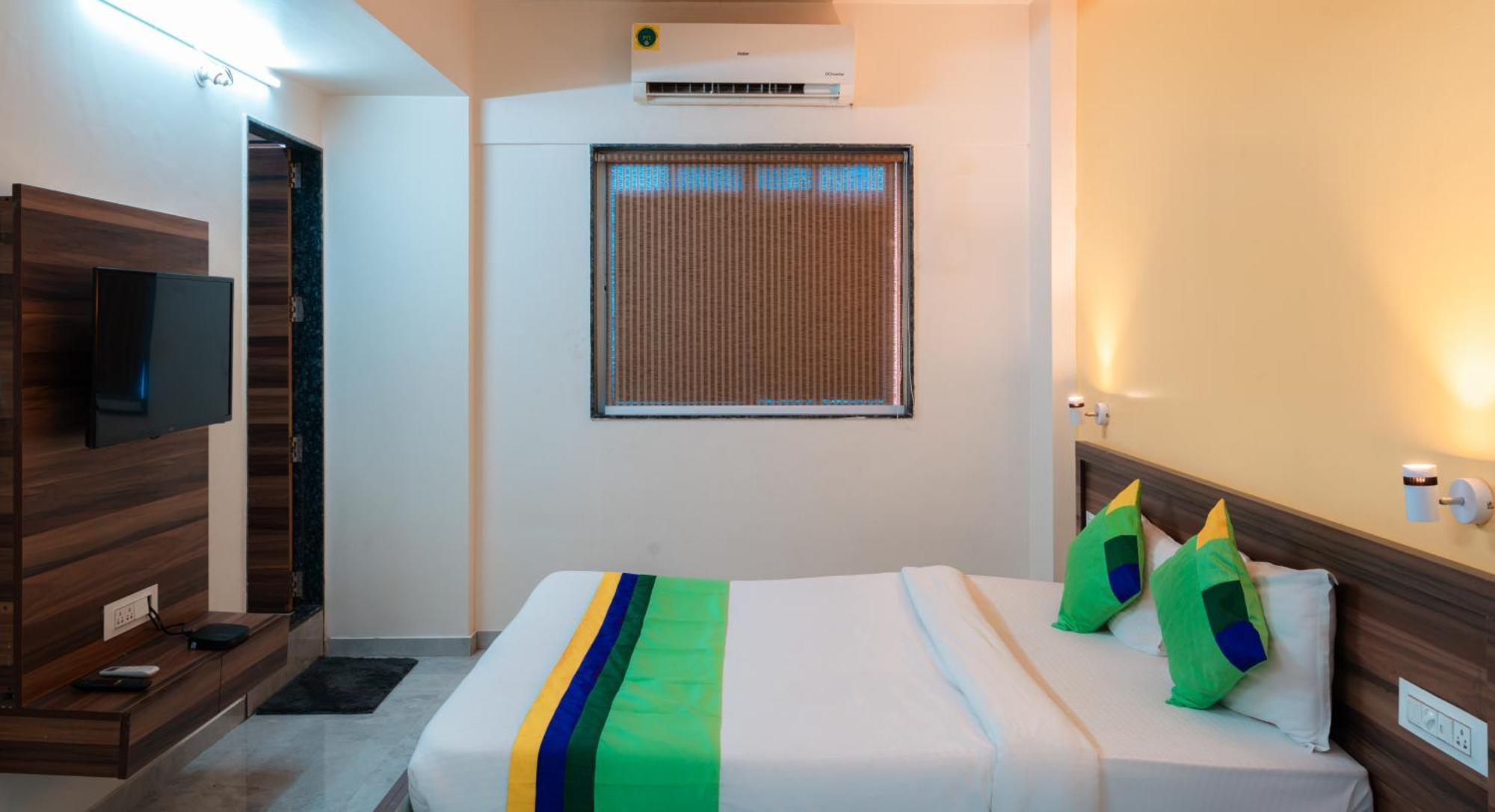 Treebo Trend The White Castle Hotel Pune Esterno foto