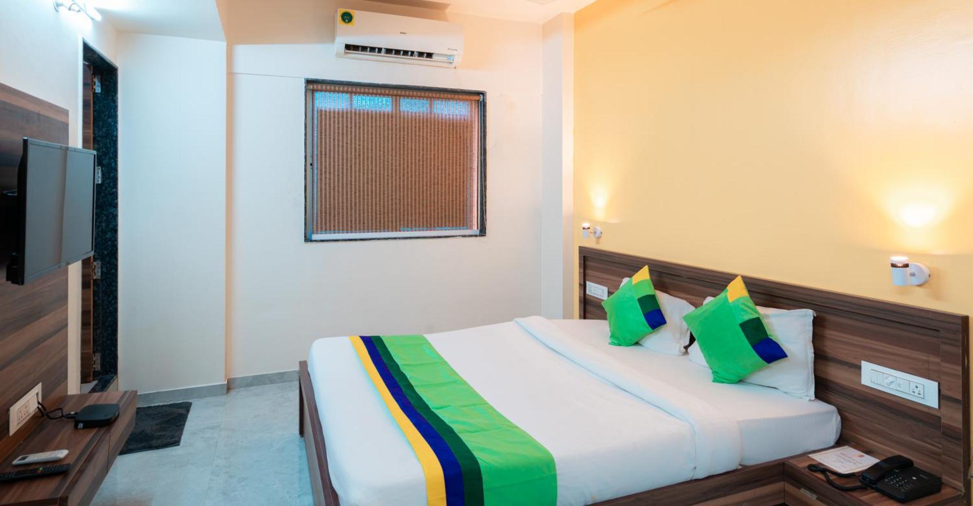 Treebo Trend The White Castle Hotel Pune Esterno foto