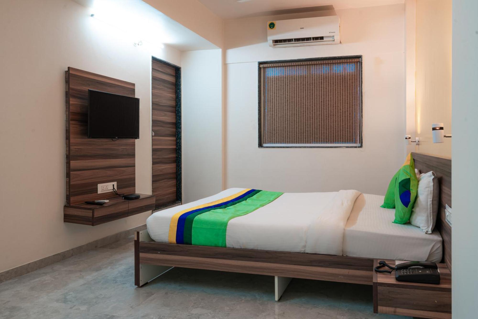 Treebo Trend The White Castle Hotel Pune Esterno foto