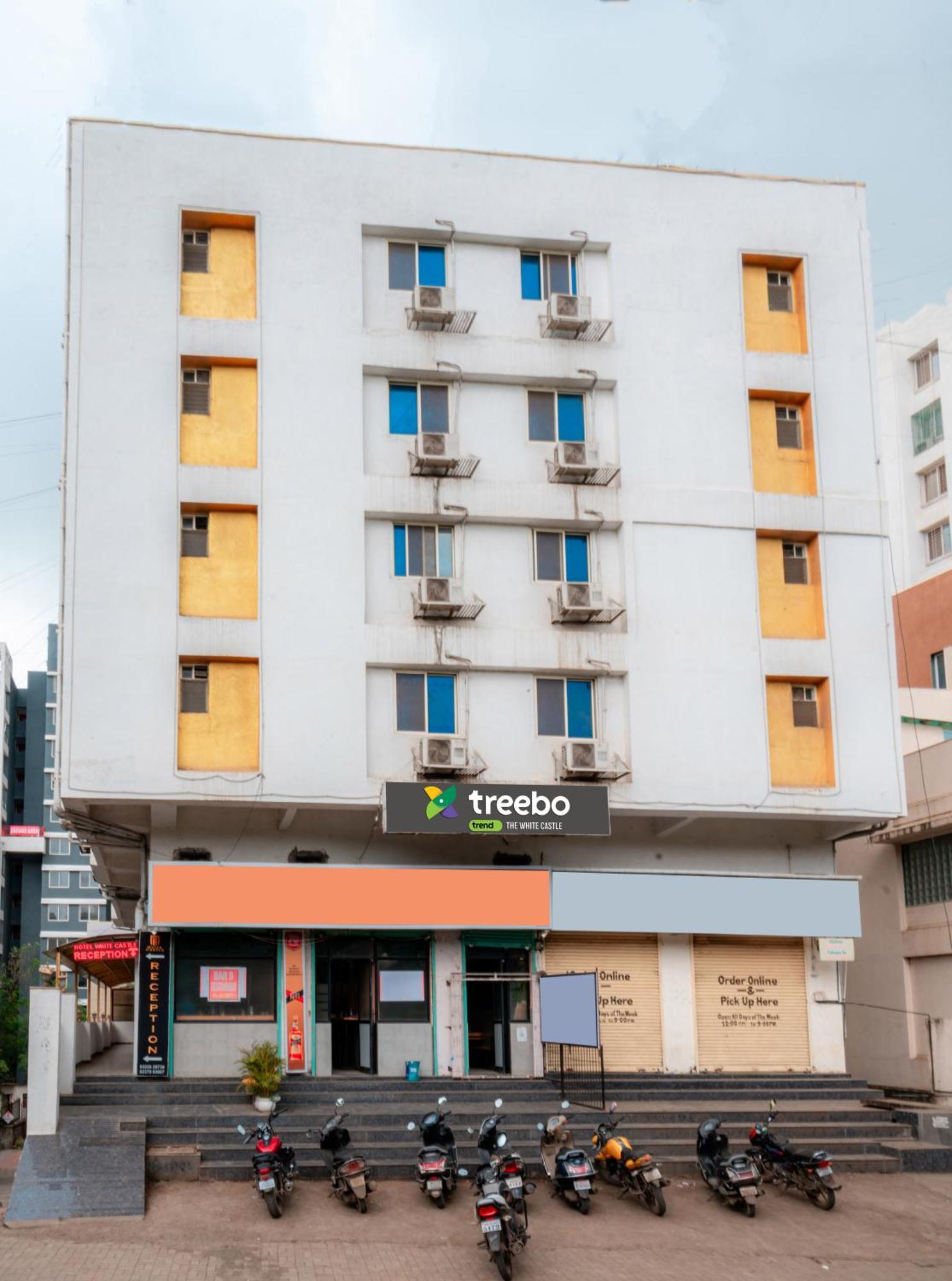 Treebo Trend The White Castle Hotel Pune Esterno foto