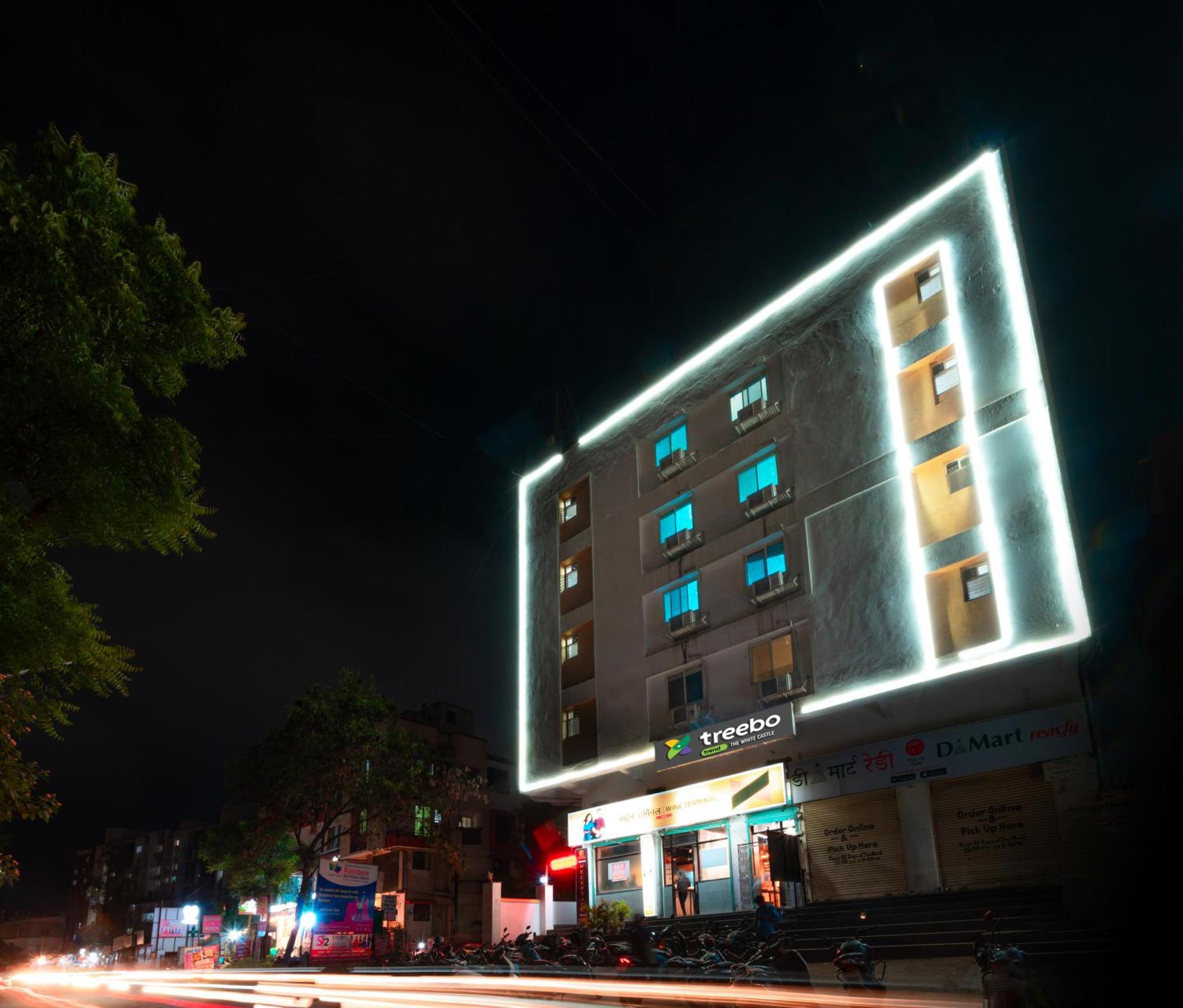 Treebo Trend The White Castle Hotel Pune Esterno foto
